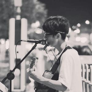 黑丝白虎美女自慰出白浆
