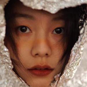 黑丝白虎美女自慰出白浆
